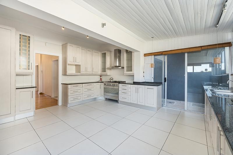 To Let 3 Bedroom Property for Rent in Fresnaye Western Cape